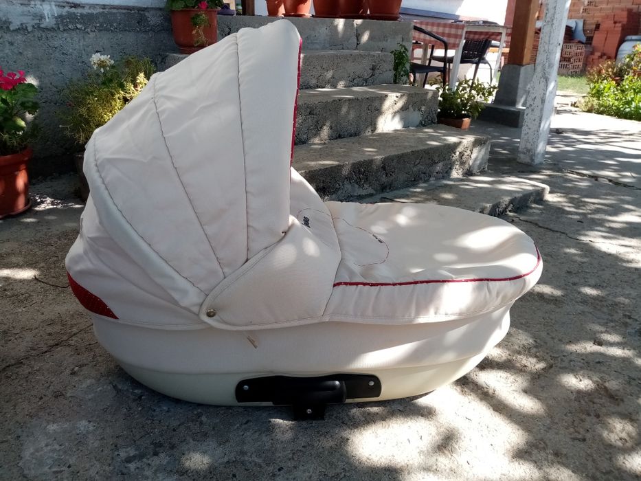 Количка с лятен. И зимен кош. Зимния  почти нов. С  едно  резервно  ко