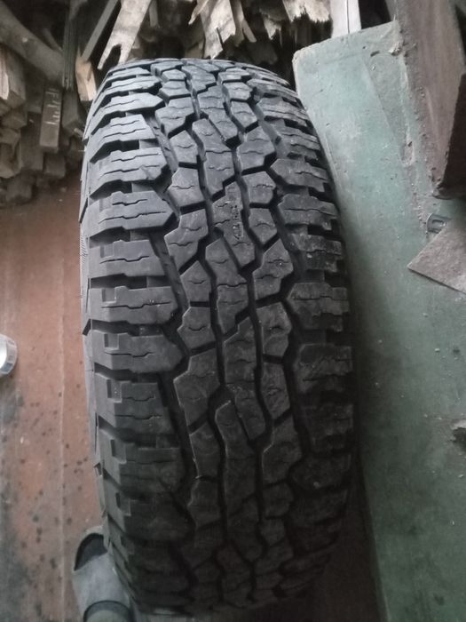 Продам шины  на поджеро