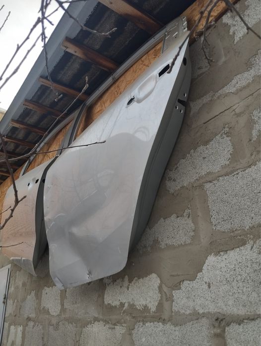 Продам двери на Киа рио