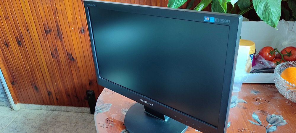 Монитор samsung 22" 1280x720p