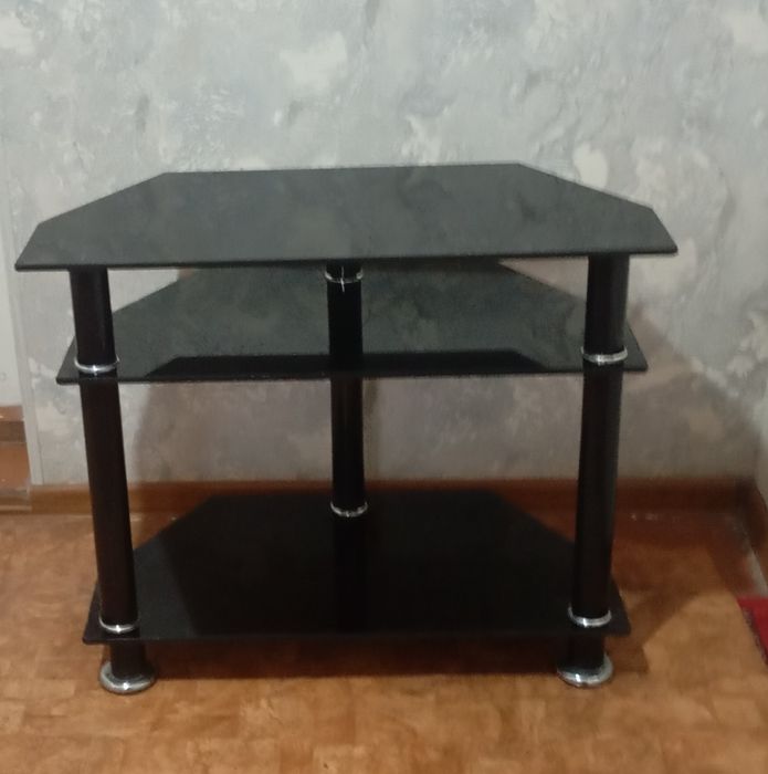 Стеклянная подставка под телевизор