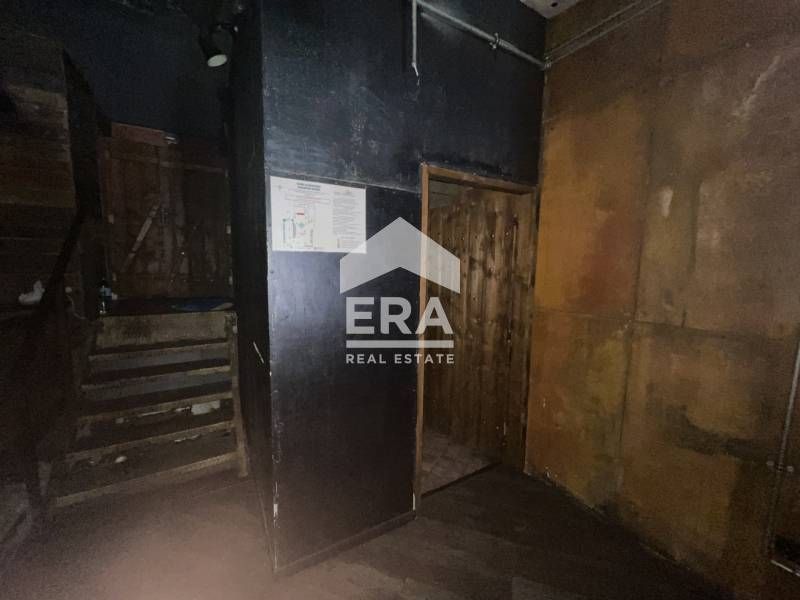 Дава се под наем Магазин в Варна, Лятно кино Тракия - 150 кв.м за 1534 € - Снимка #4