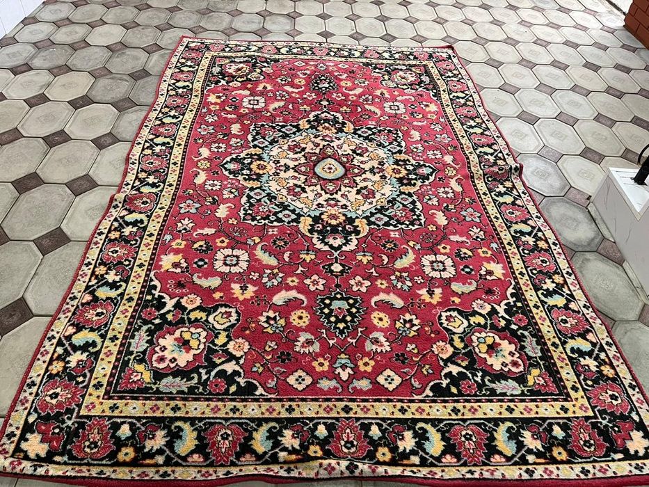 Продам ковёр 2х3