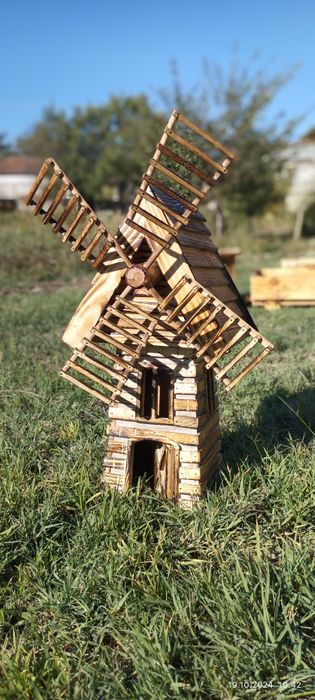 Вятърна мелница - градинска декорация