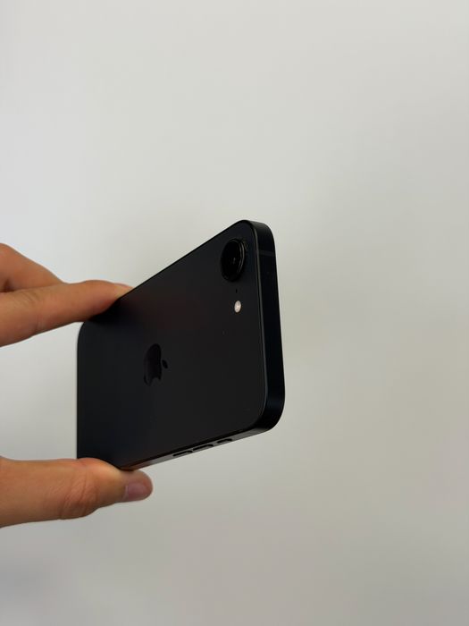 iPhone 16e - 58 цикъла
