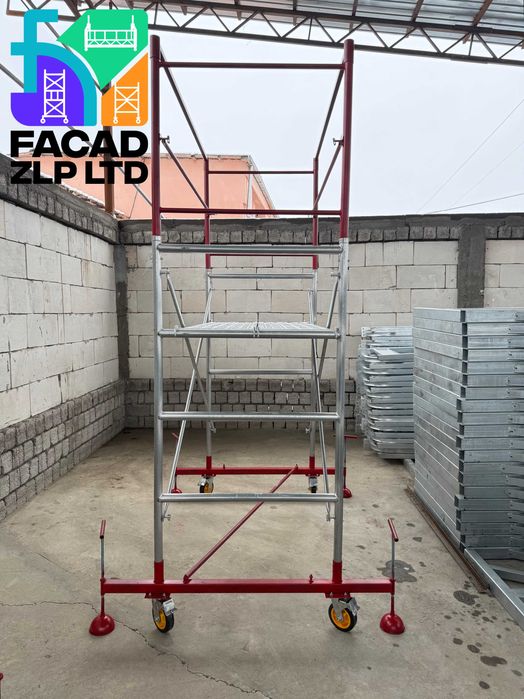 Строительные леса на колёсах с паддоном для фасадных внутренних работ