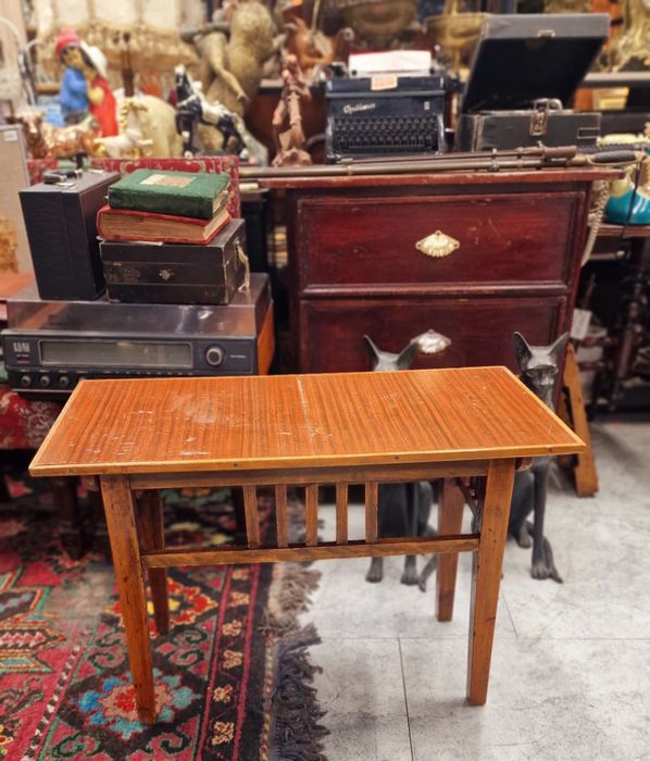 Столики деревянные