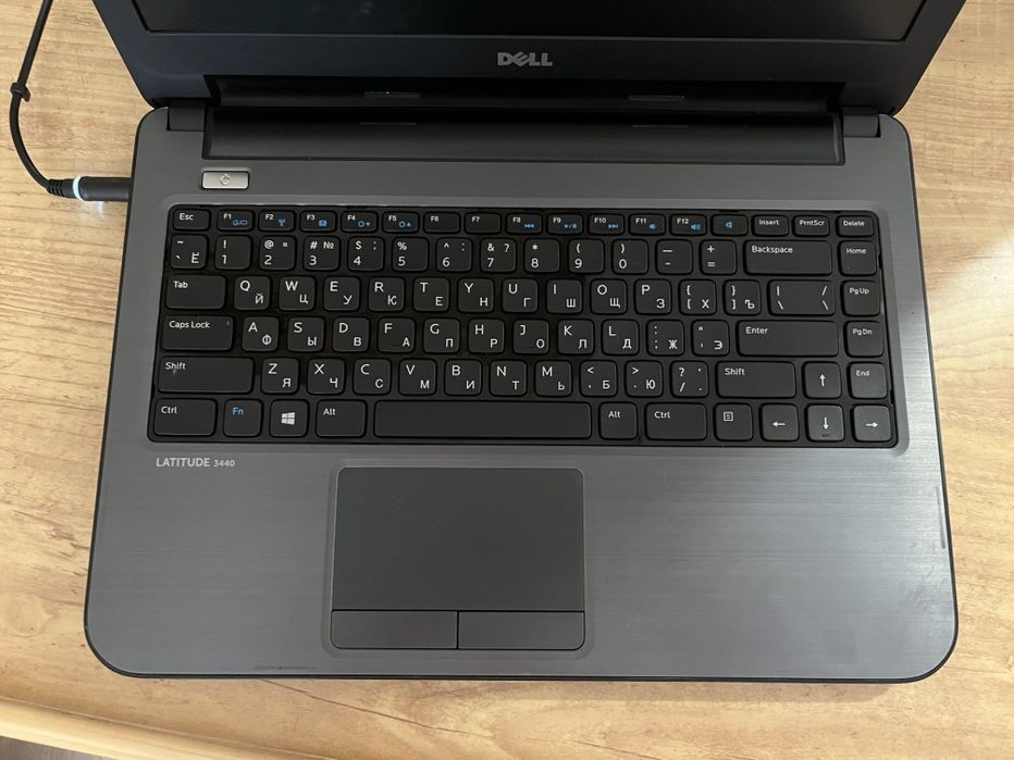 Ноутбук Dell Core i3, SSHD