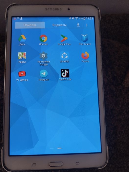 Самсунг таб4 в отличном состоянии