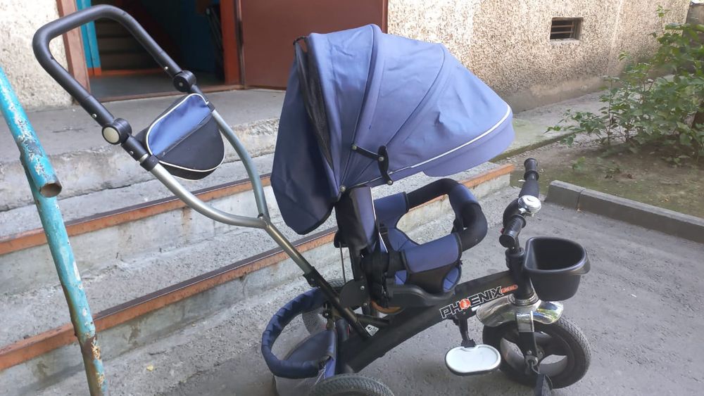 Детская вело-коляску Phoenix.