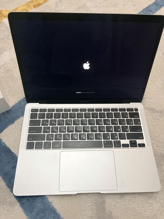 Продам срочно MacBook Air 13 2020