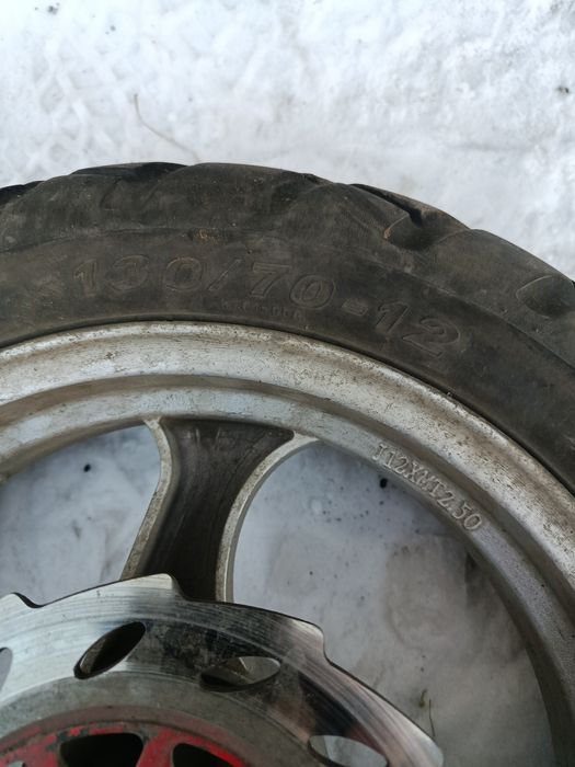 Продам два колеса от скутера