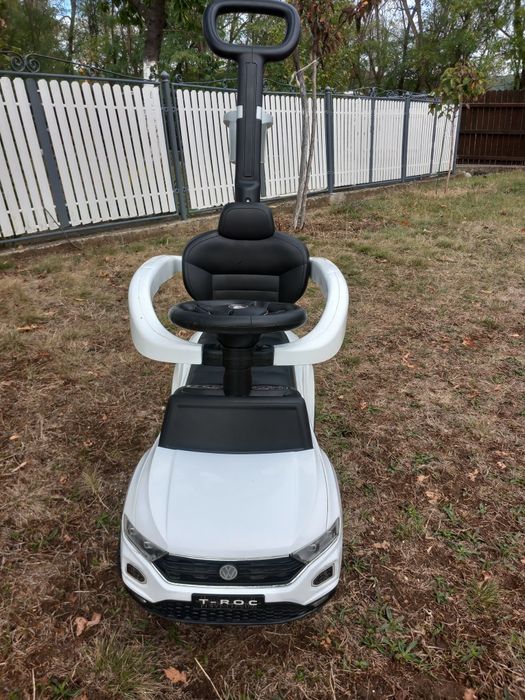 Vând mașinuța copii vw t-roc