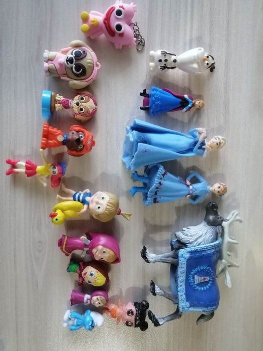 Бебета и кукли различни размери