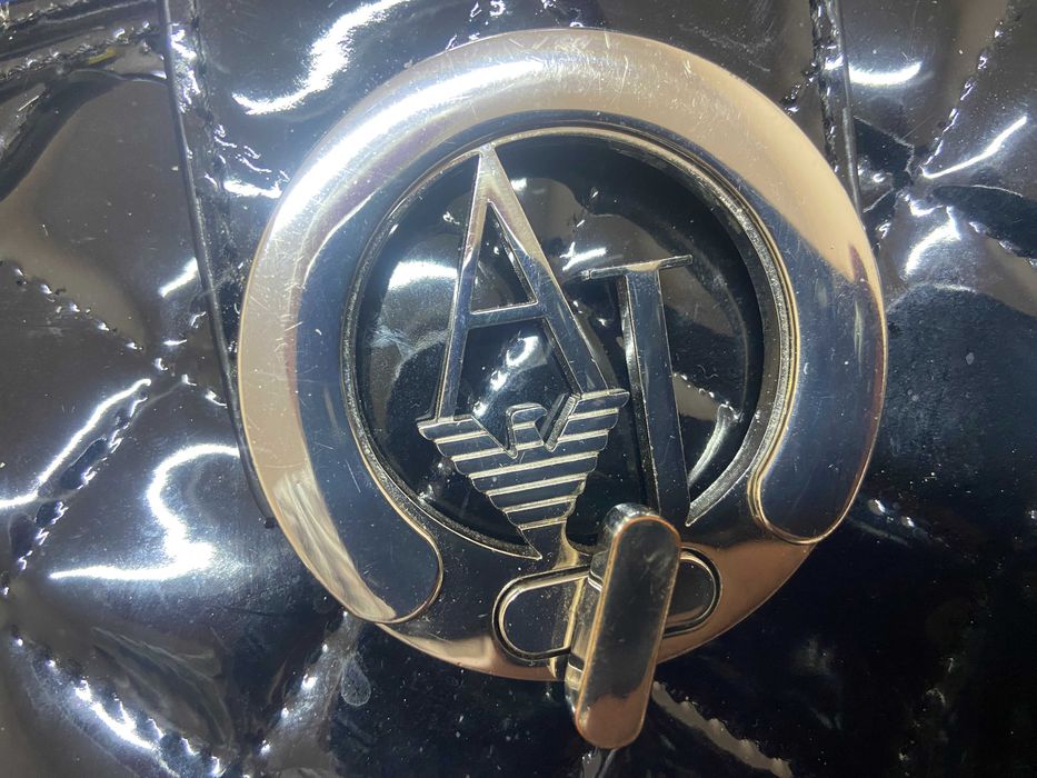 Продам женскую сумку Armani