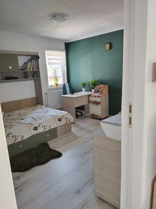 Vand casa 3 dormitoare, living, bucătărie. Intrare Popricani case noi.