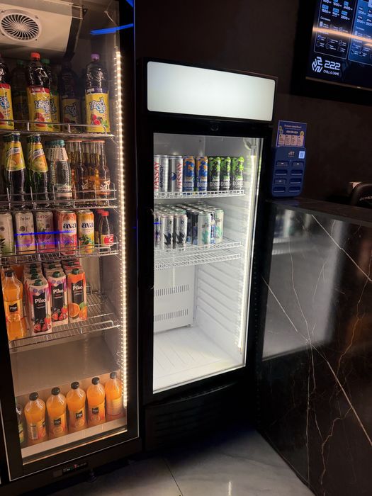 Витриный холодильник