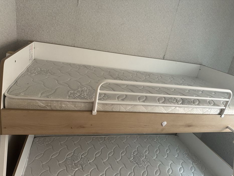 Продам кровать Двухъярусную