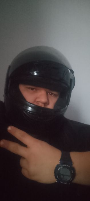 Мотошлем в хорошем и восстановленном состоянии