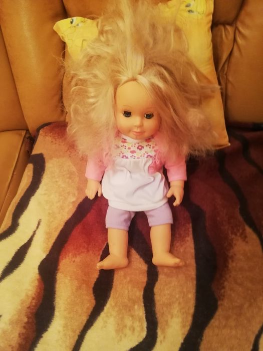 Papusica vorbitoare fetite