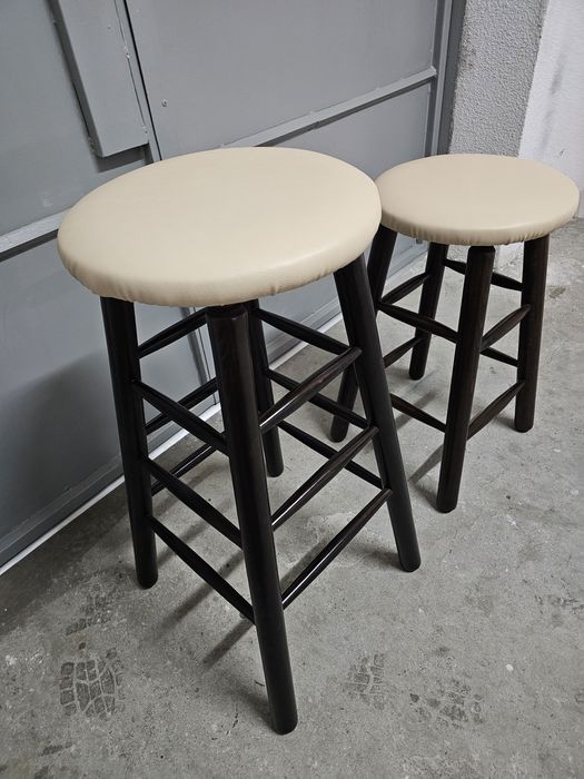 Чисто Нови Бар табуретки от Бук налични 200 бр.
Чисто Нови Бар табурет