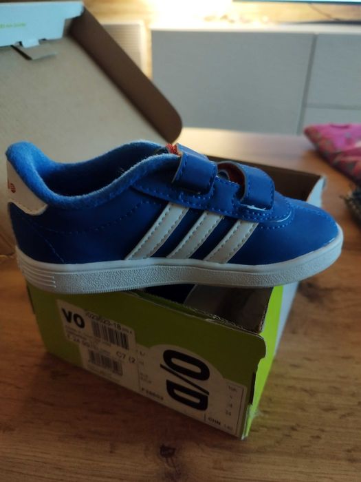 Нови маратонки Адидас, ном.24, 30 лв.