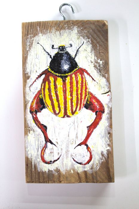 Картины на спине дерева , выполненные акрилом