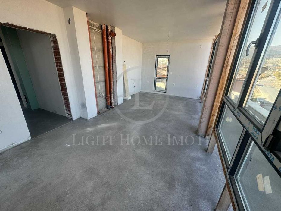 Продава се Тристаен апартамент в с. Белащица, Област Пловдив - 152 кв.м за 1400 €/кв.м - Снимка #2