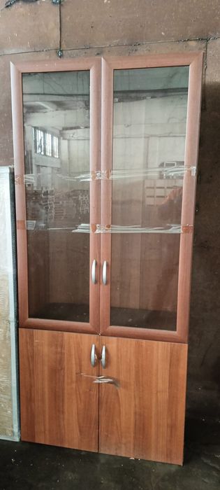 Шкафчик в хорошем состоянии.