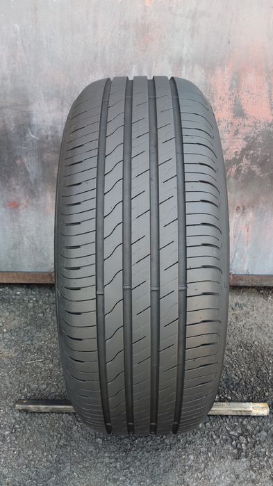 1брой лятна гума 215/55/17 GoodYear Efficient Grip Performance 2
dot4222