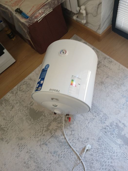 Ariston yengidey turbdi  ideal holatda srochna pul zarur