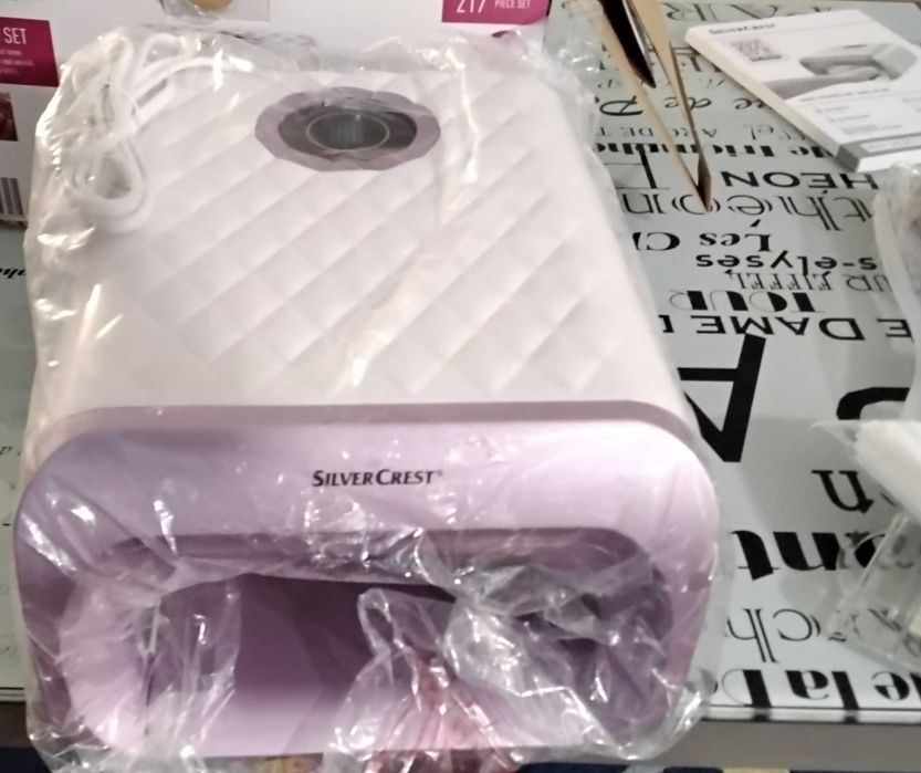 UV лампа за маникюр с всички необходими принадлежности