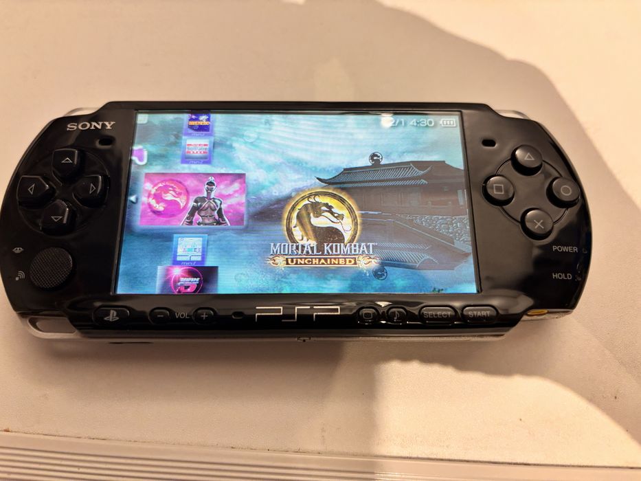 Sony Psp 3000 modat , card 64G, peste 140 de jocuri