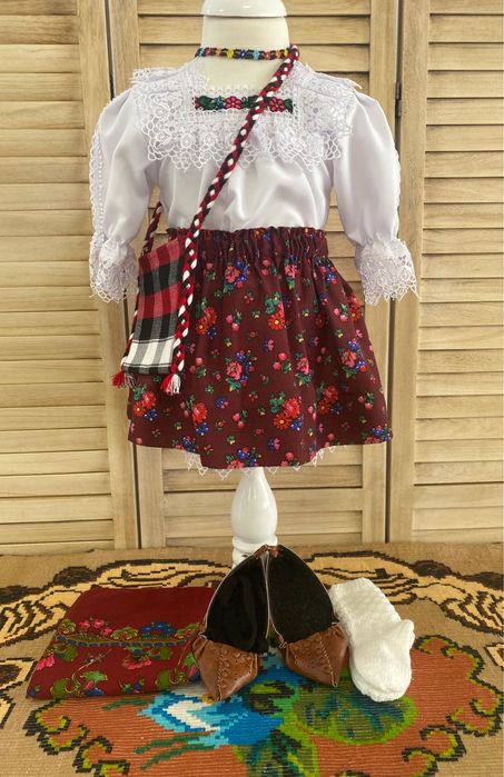 Costum traditional pentru fete  de Maramures