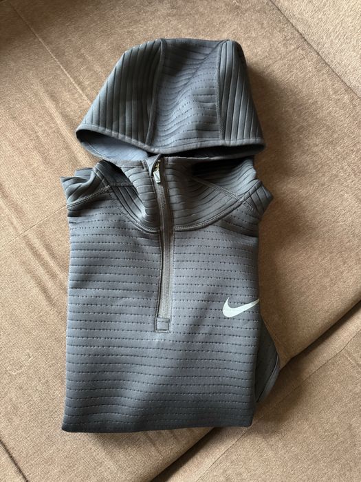 Nike фитнес тениска Dri-Fit с качулка