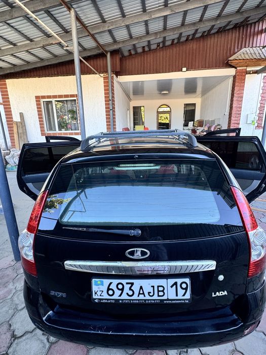 Продам приору универсал 2013год