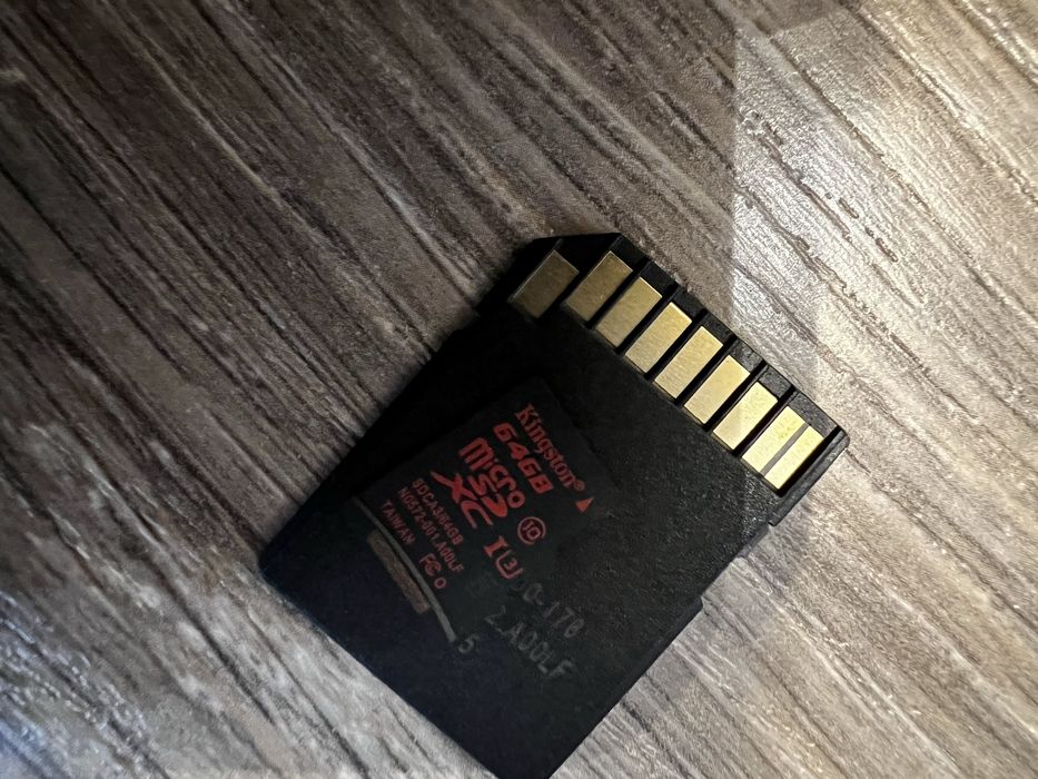 Nikon D5200 – sub 20.000 cadre + kit complet + geantă cadou