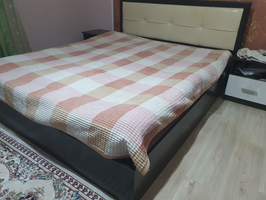 Диван двуспальный