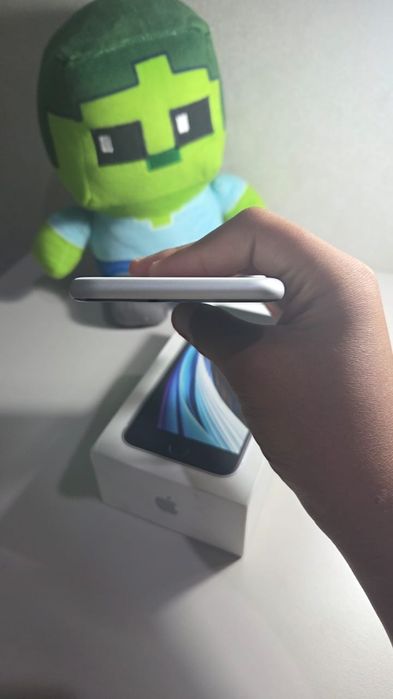 iPhone SE 2020 продам