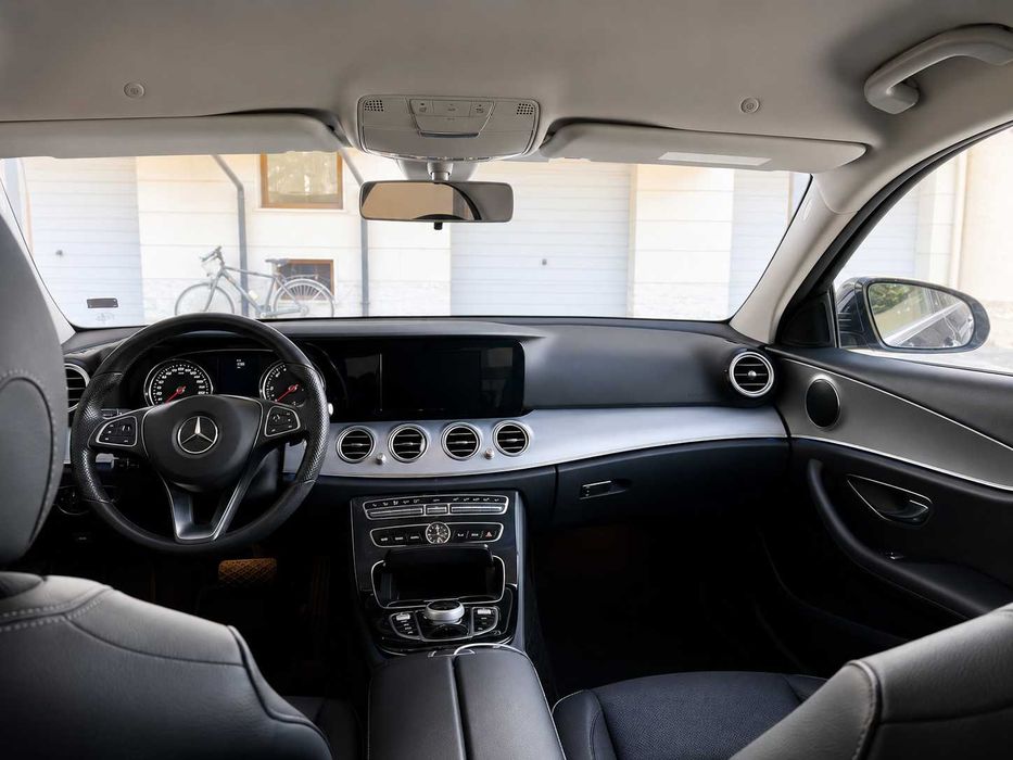 Продавам Mercedes Benz E220d