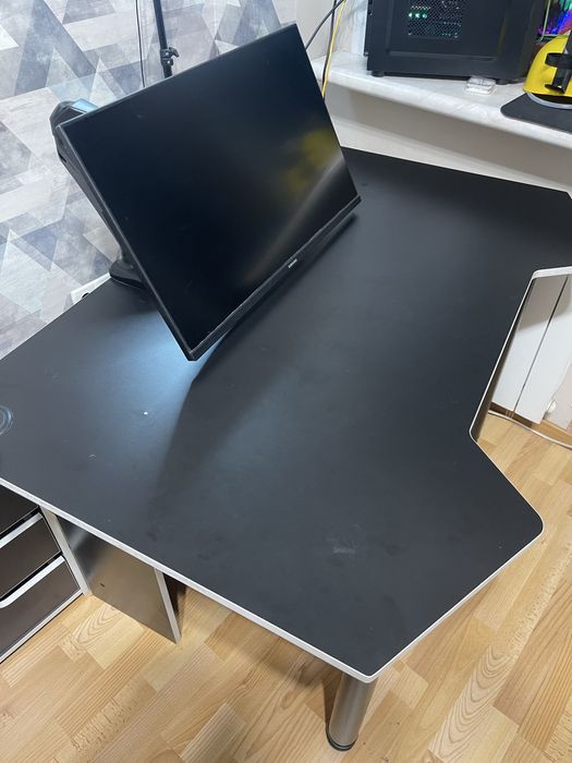 Стол игровой черный