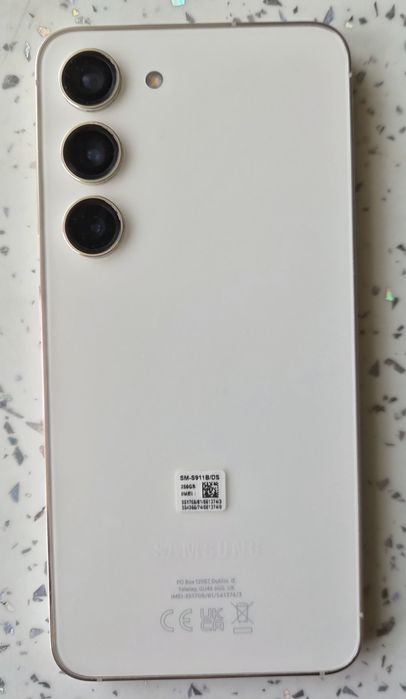 Samsung      S 23