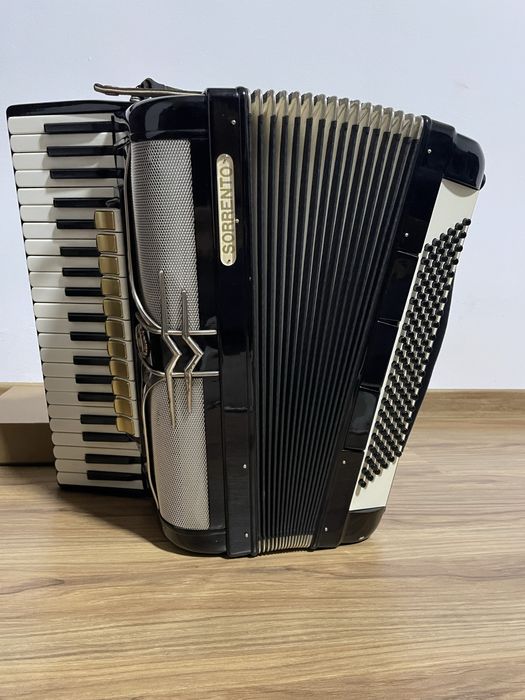 Acordeon Sorrento 120 bași
