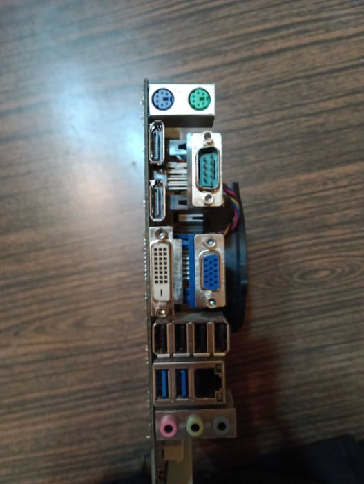 Vând placa de bază + sursă