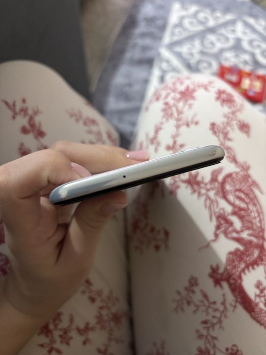 Продам телефон самсунг , можно в рэд