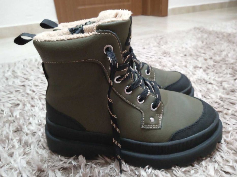 Продавам детски ботушки