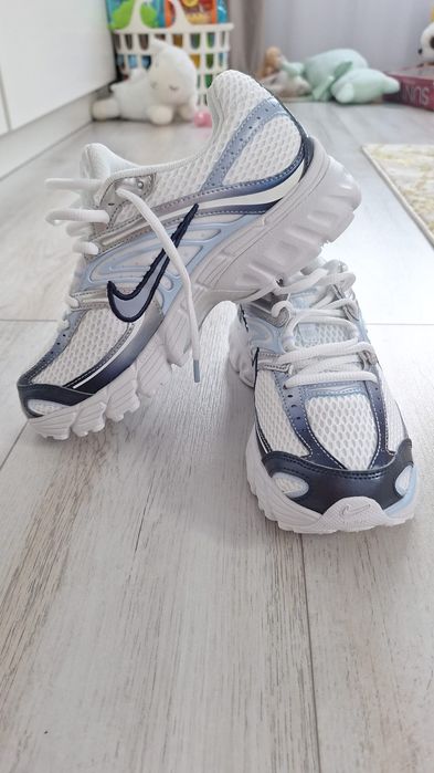 Adidași noi originali nike