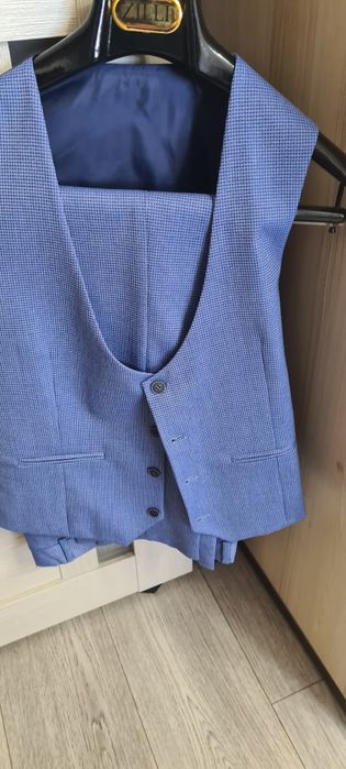 Продам брючной костюм