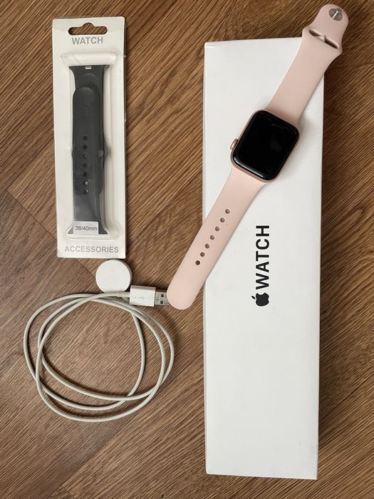 Продам часы apple watch se 40mm