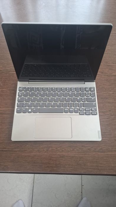 Lenovo Tableta laptop 2 in 1 pret fix